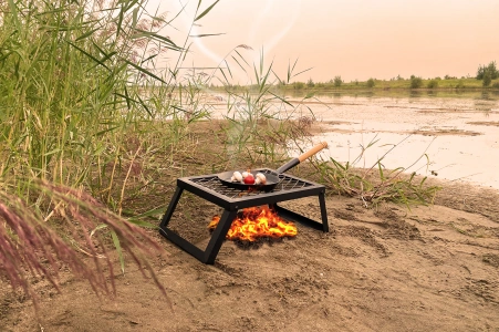 Folding grill